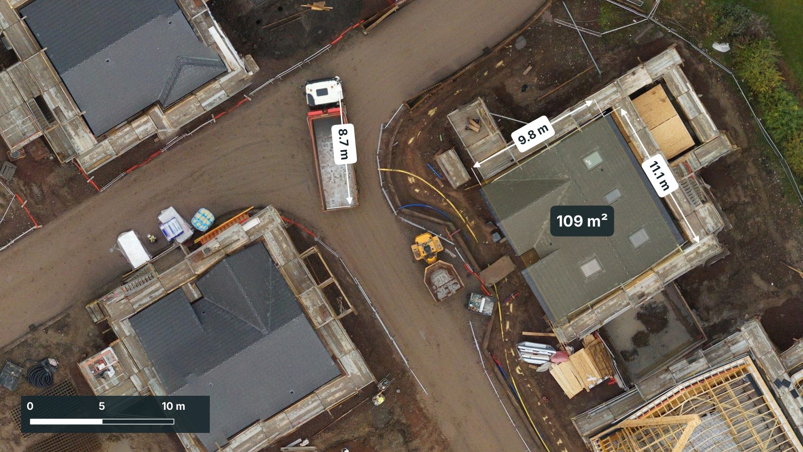 Close-up of new houses from the aerial map, with a roof measured at 9.8 by 11.1 metres and a lorry measured at 8.7 metres